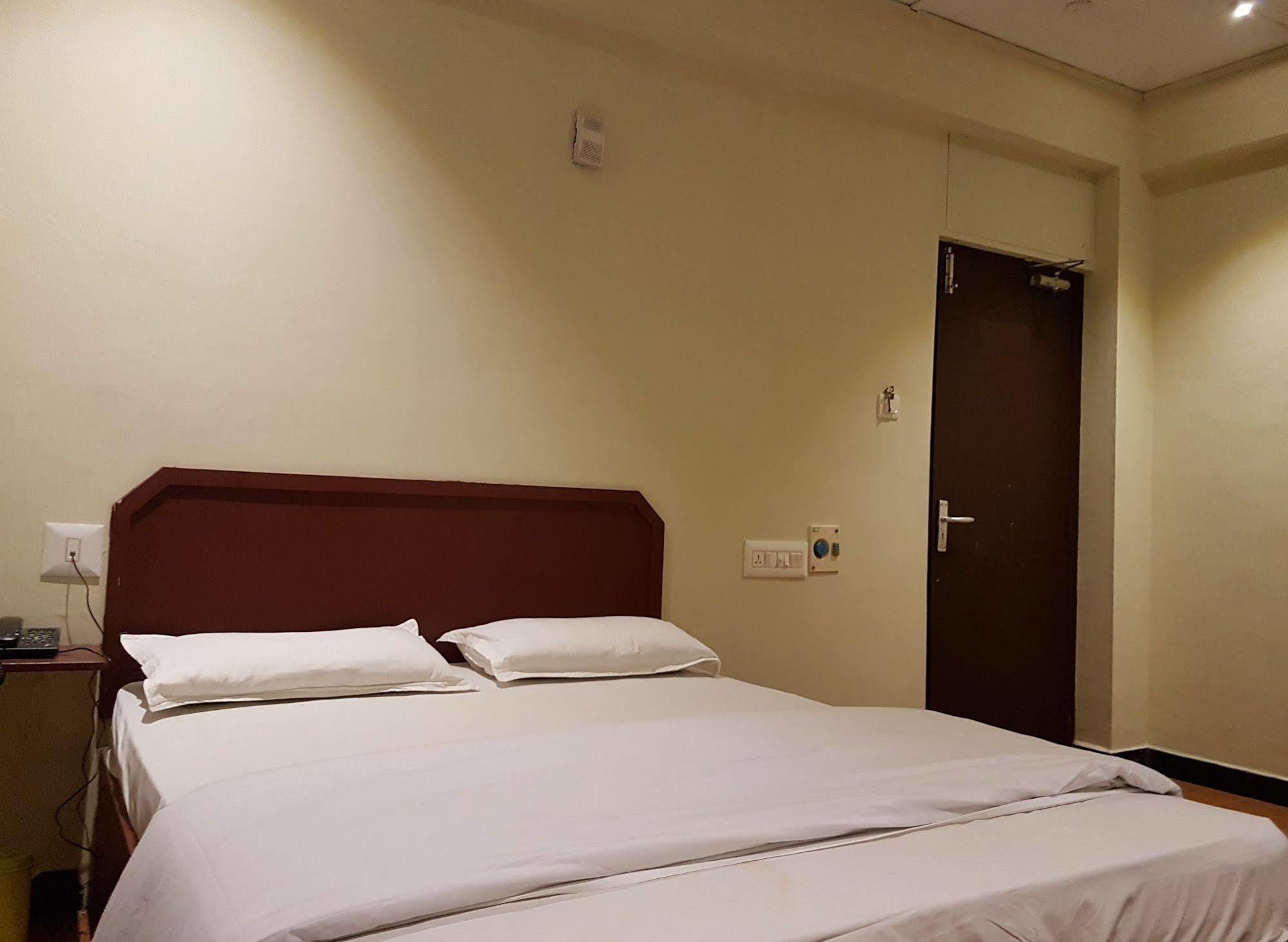 צ'נאי Deluxe Hotel מראה חיצוני תמונה